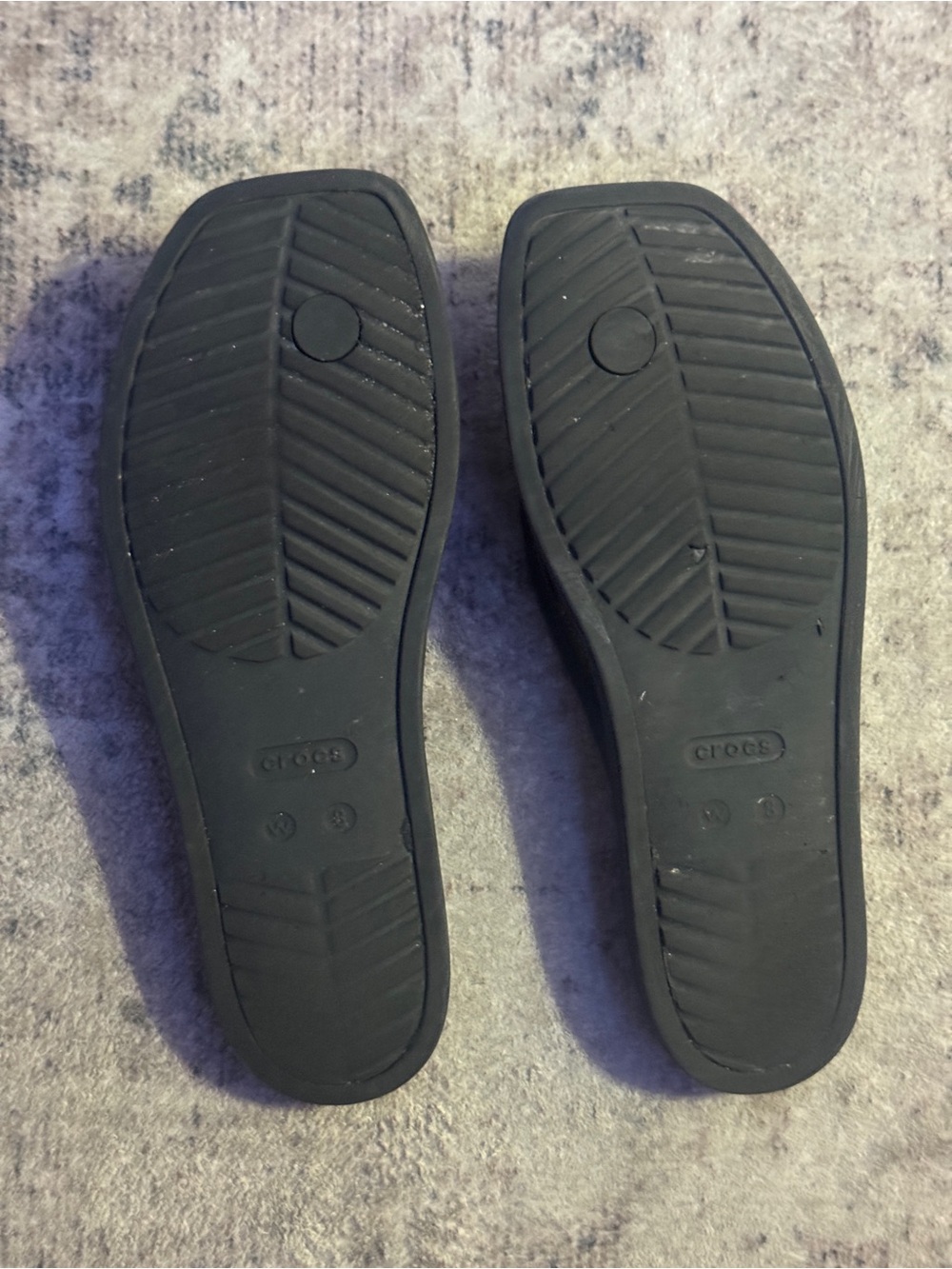 CROCS Women’s Black Thong Sandals - Picture 2 of 2